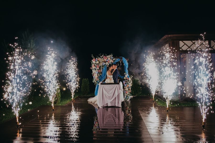 Fotógrafo de casamento Yuliya Savvateeva (savvateevajulia). Foto de 4 de setembro 2019