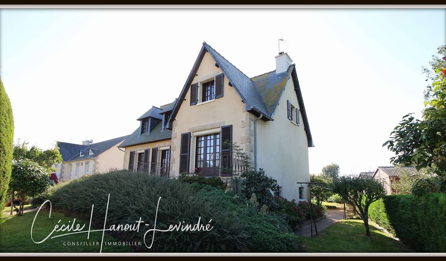 House with terrace Beauvoir