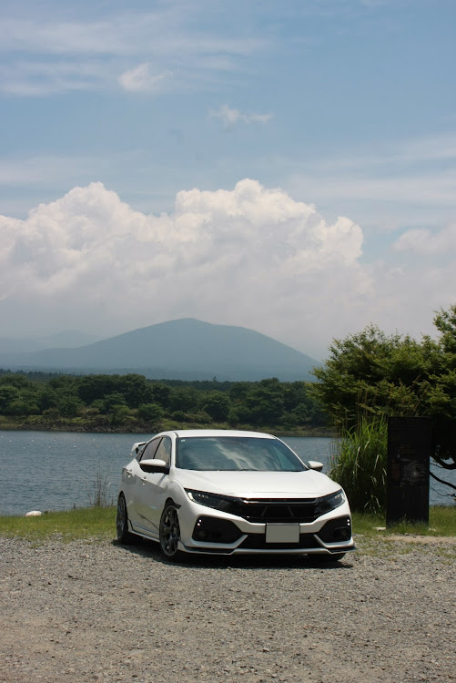 シビックの斜め45度後方の美学・ドライブに関するカスタム事例の投稿画像10枚目