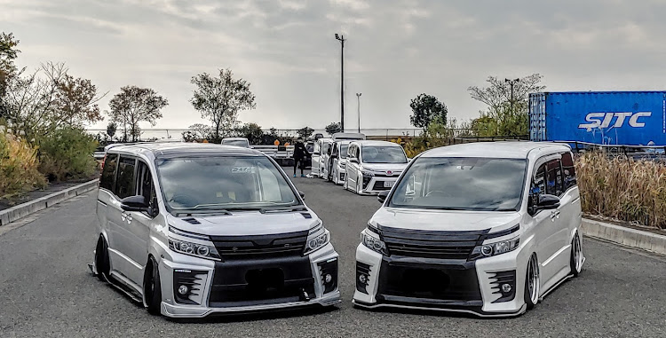 ヴォクシーのお散歩からの寄り道🤣・かーずサンとコラボ📸に関するカスタム事例の投稿画像1枚目