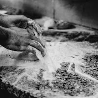 pizza in preparazione  di 