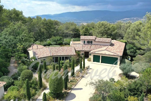 Villa with pool 2