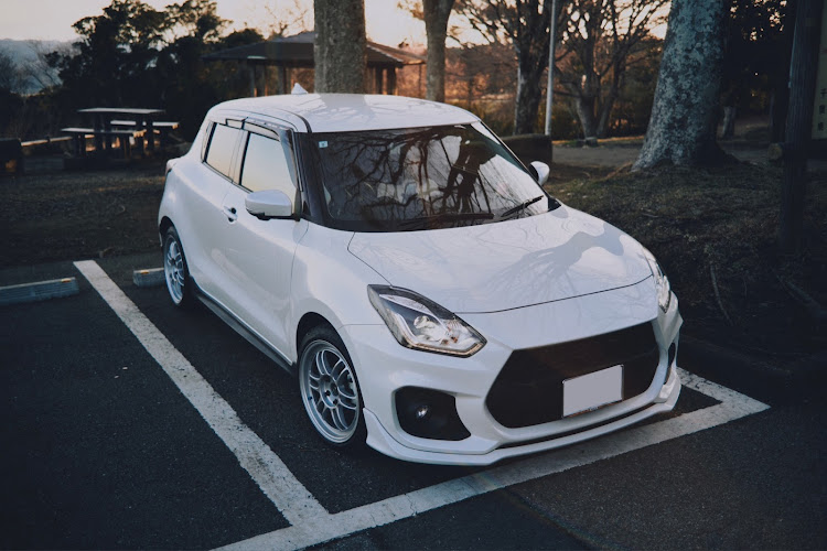 スイフトスポーツのホイール交換・タイヤ交換・RPF1・ENKEI・エンケイに関するカスタム事例の投稿画像1枚目