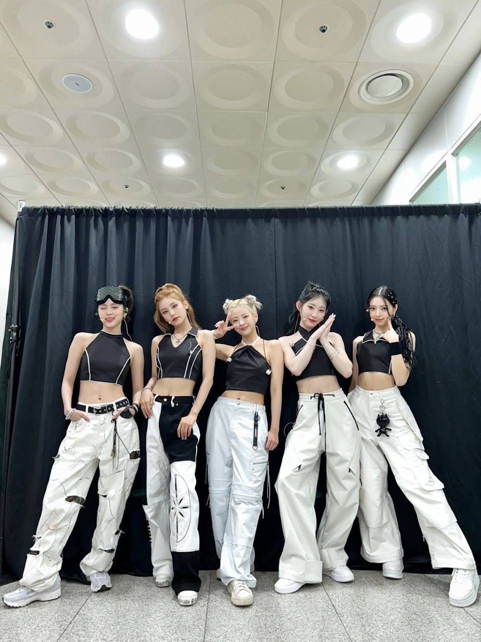 8 Times ITZY Wore The Trendiest Pants In Their 