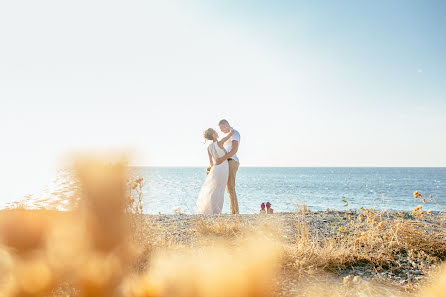 Fotógrafo de casamento Valeriy Skurydin (skvalval). Foto de 25 de setembro 2015