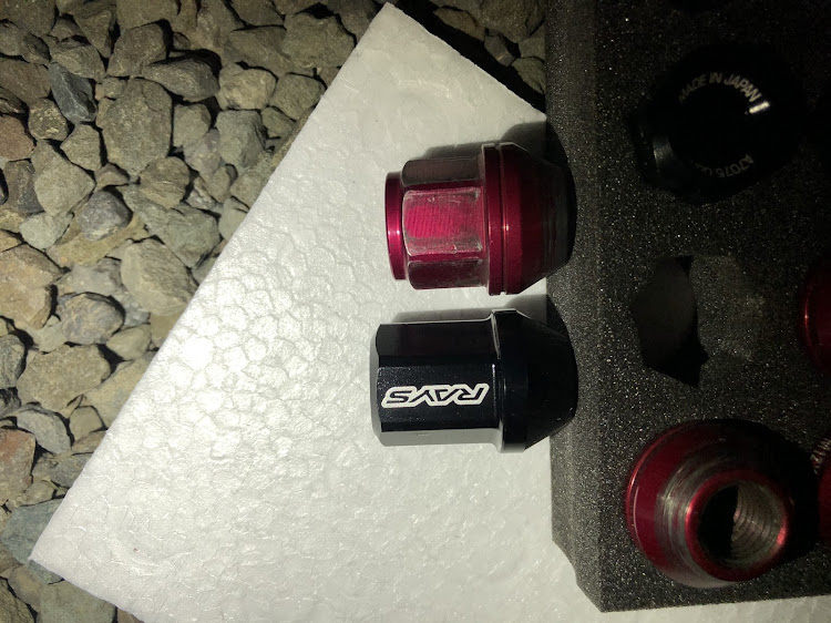 S660のDIY・ホイールナット交換・Rosso cremisi・真紅の赤に関するカスタム事例の投稿画像3枚目