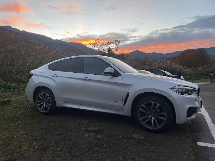 X6の遠征旅・遠征ドライブ・新潟県・愛車と登山・紅葉と愛車に関するカスタム事例の投稿画像1枚目