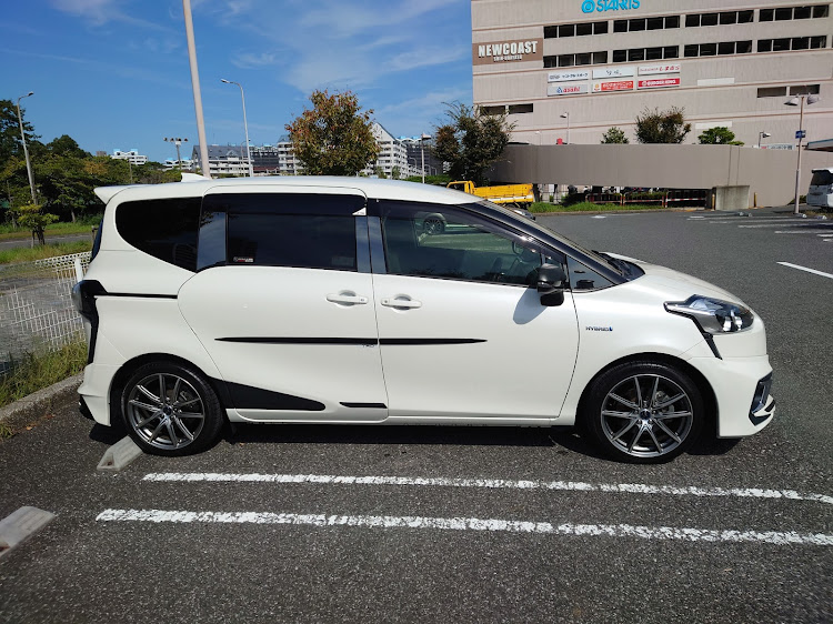 シエンタの10月もよろしくお願いします・過ごしやすい季節・洗車あとに関するカスタム事例の投稿画像3枚目