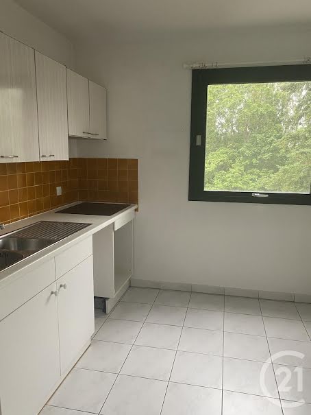 Location  appartement 4 pièces 82.94 m² à Le Coudray-Montceaux (91830), 1 185 €