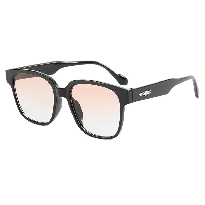 Lunettes de soleil carrées larges pour hommes et femmes, style casual. Protection UV, monture spacieuse et design tendance. Profitez du soleil avec élégance et confort.