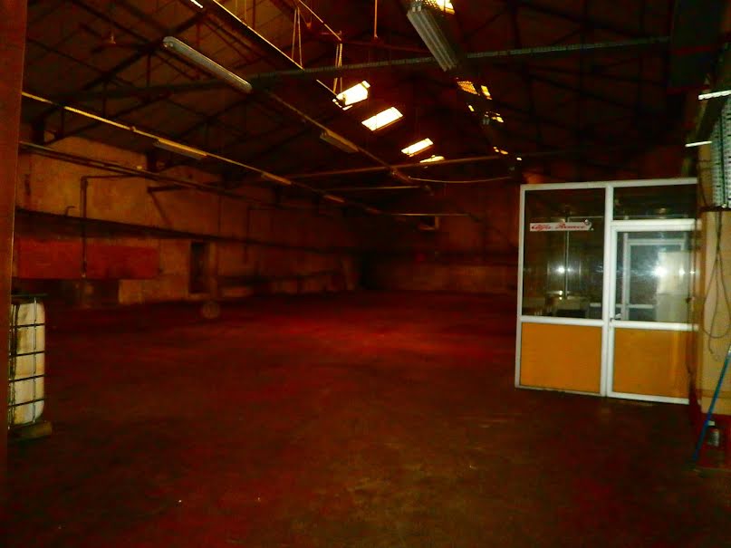 Location  locaux professionnels  900 m² à Issoudun (36100), 1 200 €