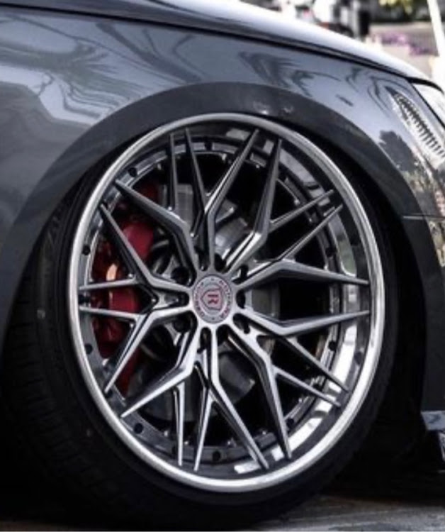 V60のV60・ボルボ V60・アルミ塗装・ガンメタ塗装・custom wheersに関するカスタム事例の投稿画像3枚目