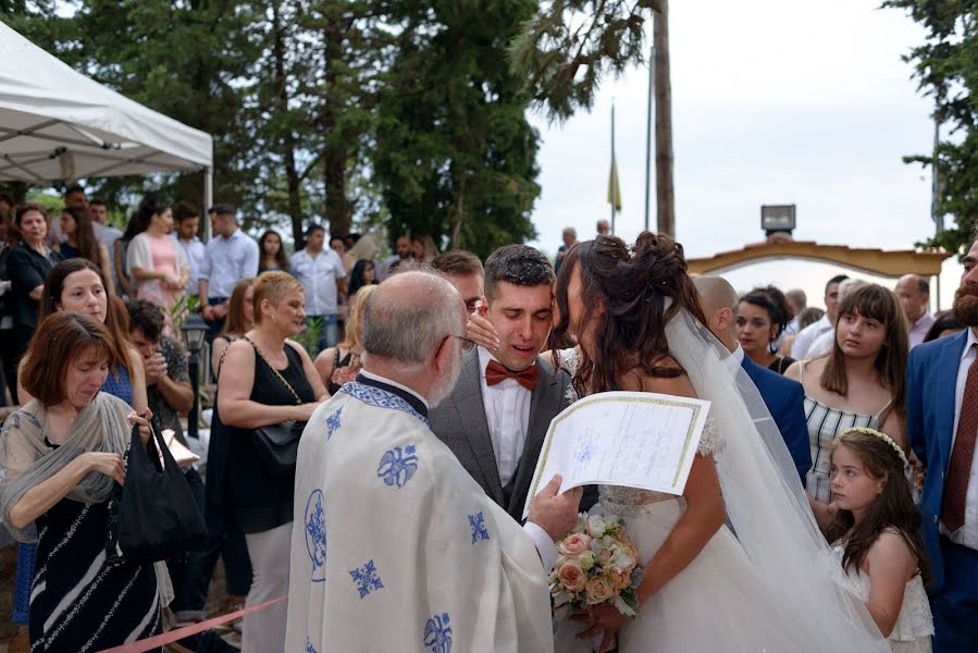 Wedding photographer Nikos Tsiokas (phototopos). Photo of 14 February 2019