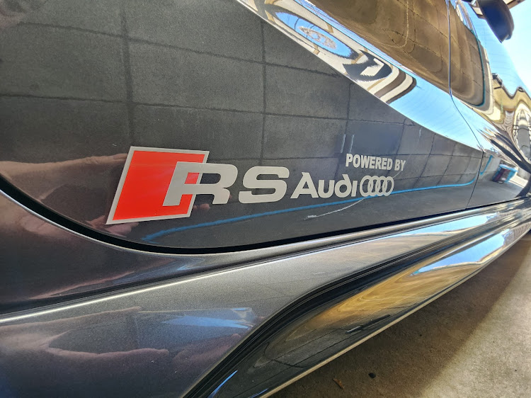 RS3 スポーツバックの新年初カスタム・Audiのある生活・何時もいいねコメントありがとうございます😊・ステッカーチューンに関するカスタム事例の投稿画像2枚目