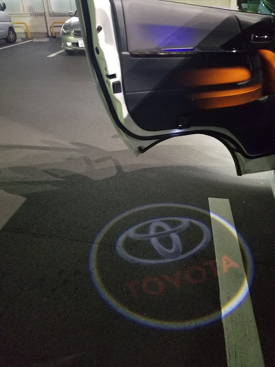 ハイエースバンのハイエース　LEDに関するカスタム事例の投稿画像2枚目