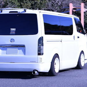 ハイエースバン TRH200V
