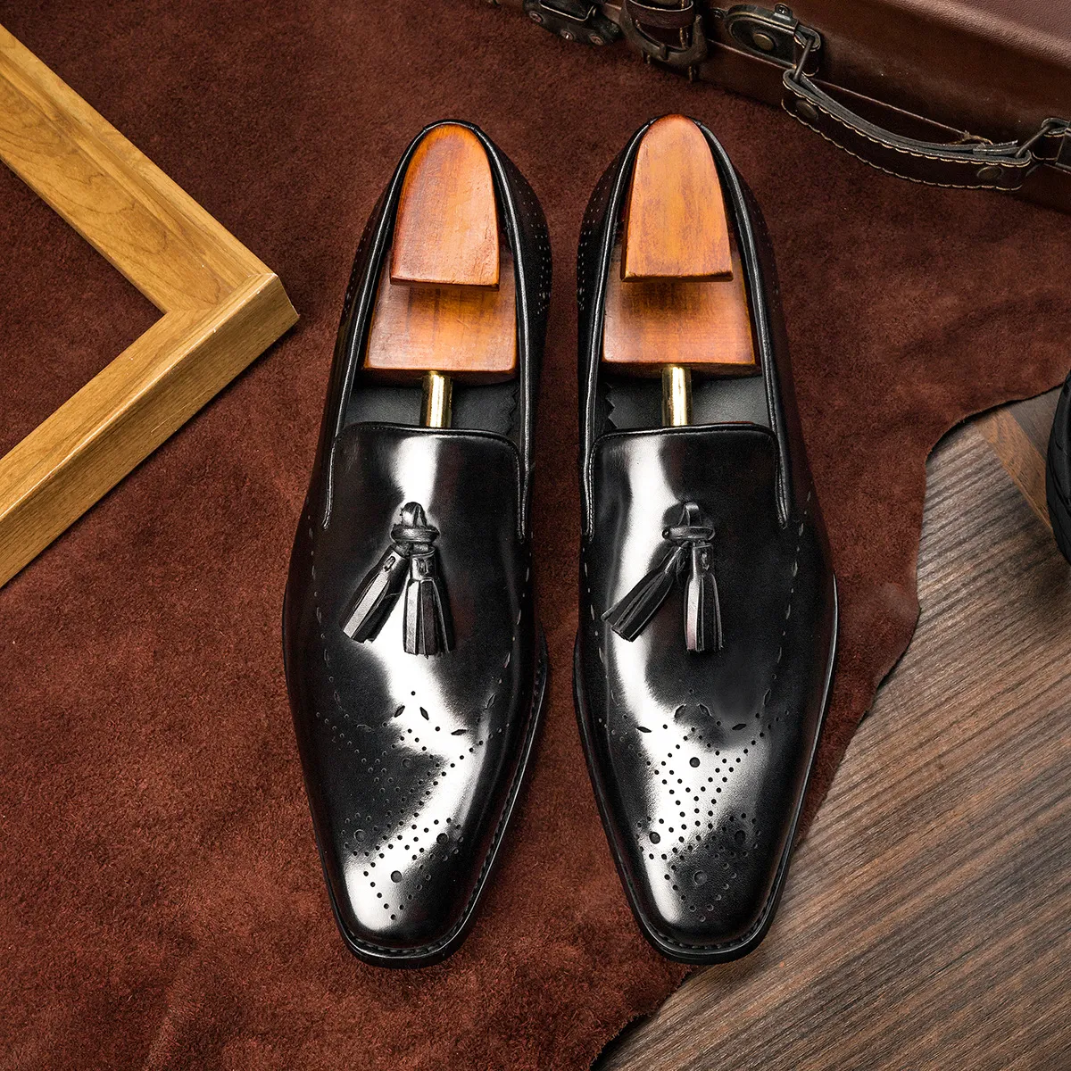 Title 7, Zapatos de negocios británicos de cuero de vaca...