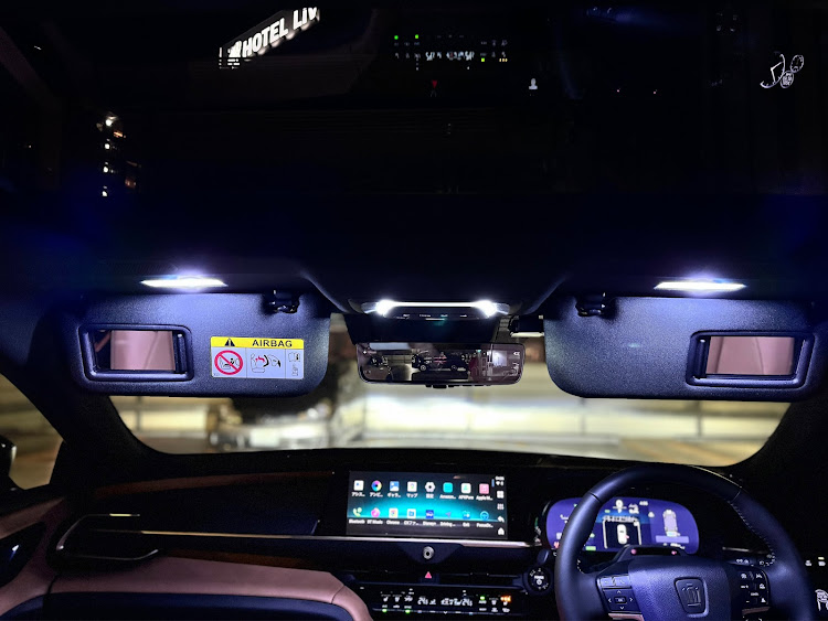クラウンスポーツのルームランプ交換・LED打ち替え・LED工房カスタムー・統一感・ようやくスッキリに関するカスタム事例の投稿画像6枚目