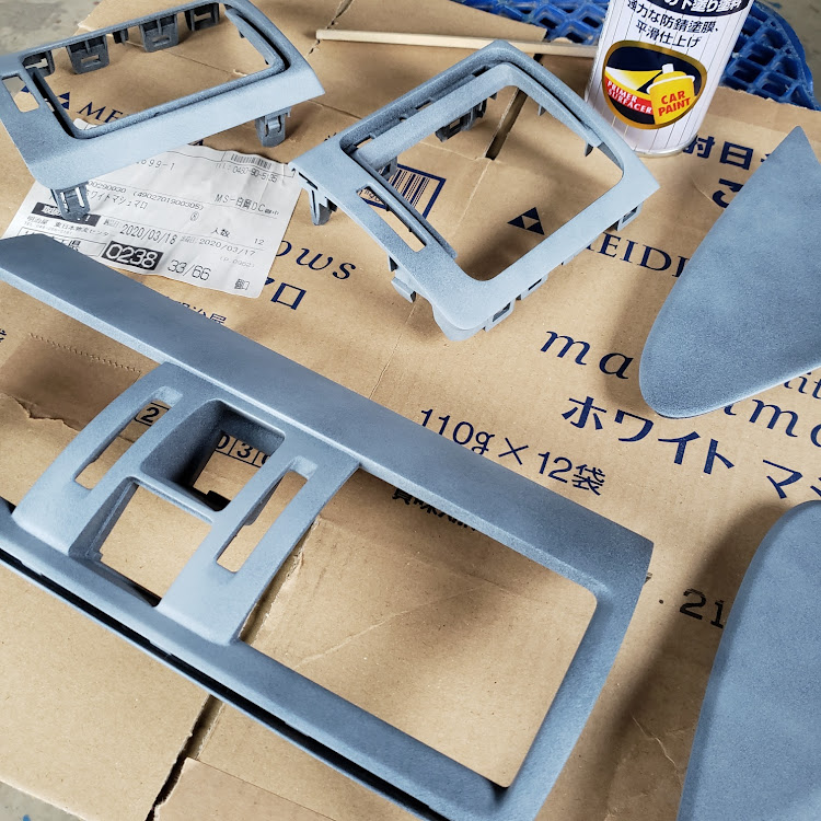 レヴォーグのピアノブラック塗装・塗装・スプレー缶塗装・WRX・SUBARUに関するカスタム事例の投稿画像1枚目