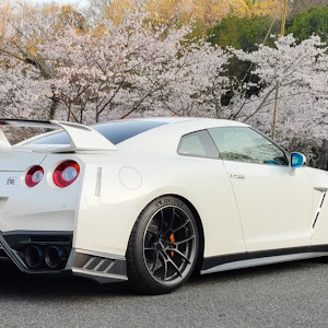 NISSAN GT-R