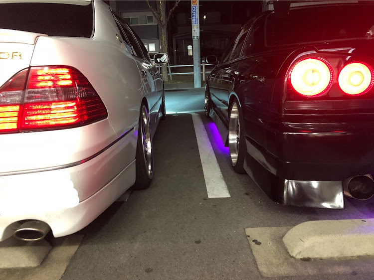 スカイラインの新年・あけましておめでとう・セルシオに関するカスタム事例の投稿画像1枚目