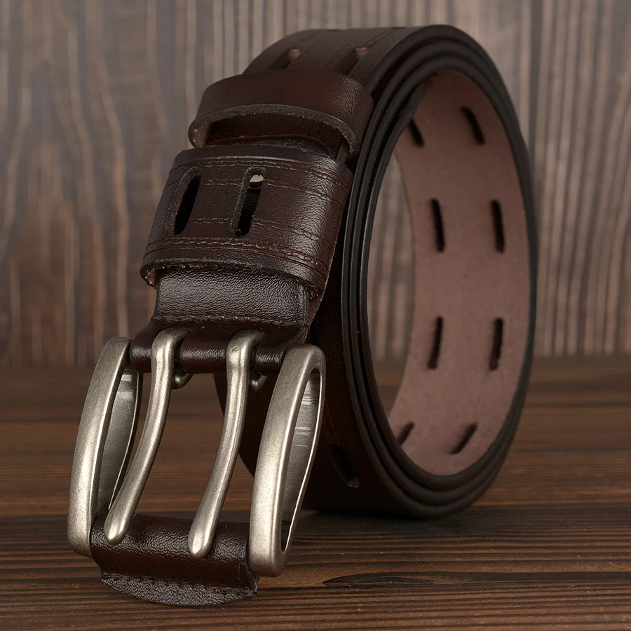 Cinto de couro masculino com fivela de pino duplo, ideal para jeans, uso casual e lazer, estilo pessoal e versátil.