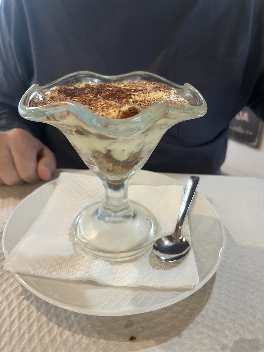 Tiramisú, one of many great desserts from the cabinet