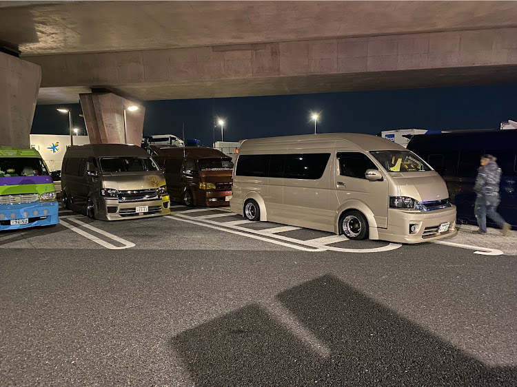 ハイエースバンのハイエーススーパーロング・ハイエース200系に関するカスタム事例の投稿画像1枚目
