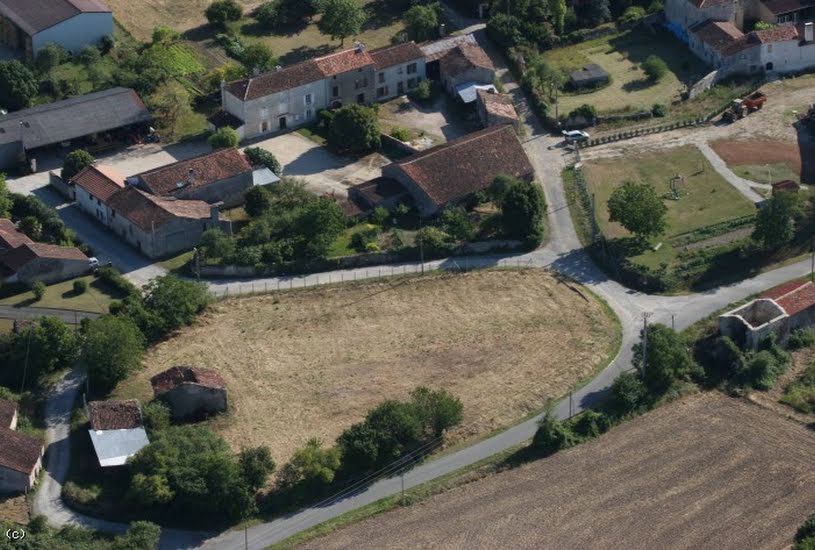  Vente Terrain à bâtir - 4 020m² à Ruffec (16700) 