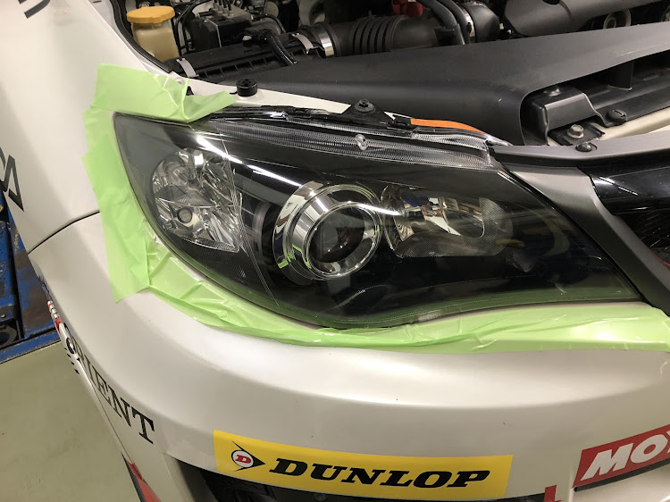 インプレッサ WRX STIのヘッドライト磨き・黄ばみ取り・キレイな顔がいいね^ ^に関するカスタム事例の投稿画像2枚目