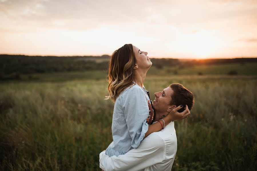 Wedding photographer Karina Ptashnik (karinaptashnik19). Photo of 14 August 2018