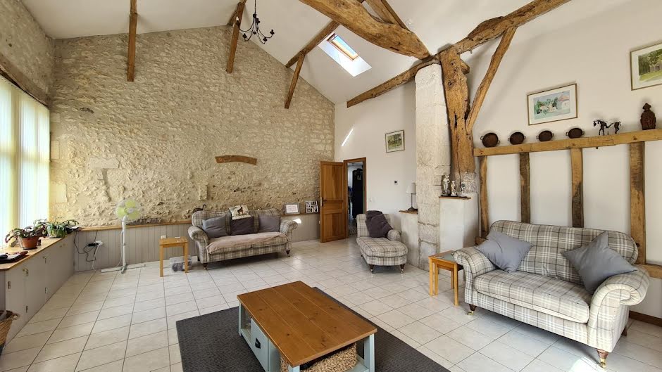 Vente maison   à Bonnes (16390), 345 000 €