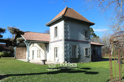 House with pool 2