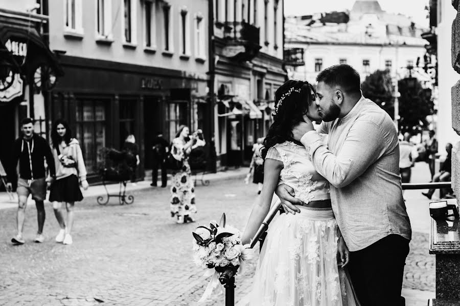 Fotógrafo de casamento Misha Dyavolyuk (miscaaa15091994). Foto de 13 de julho 2019