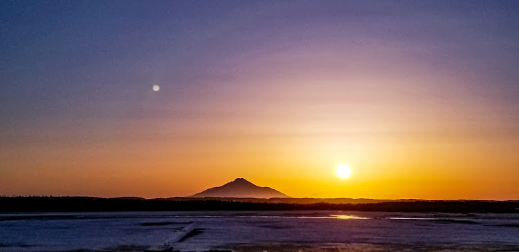 レガシィツーリングワゴンの利尻富士・夕暮れ・もはやレガシィに会いたいに関するカスタム事例の投稿画像1枚目
