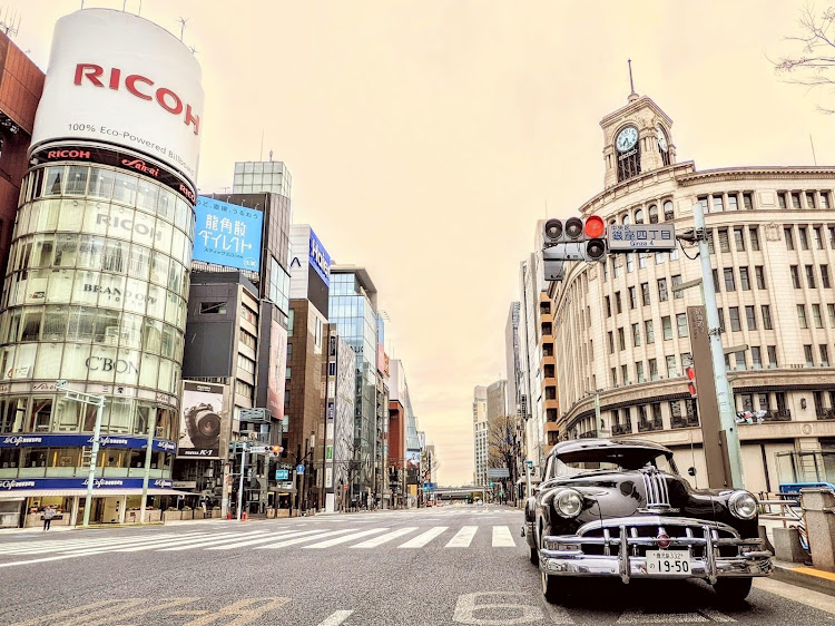 JEEP CAFE TOKYOさんが投稿したナノメタルコーティング・耐熱コーティング・ポンテアックシルバーストリーク・桜とコラボ🌸・銀座4丁目に関するカスタム事例の投稿画像1枚目