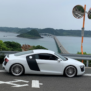 R8 クーペ