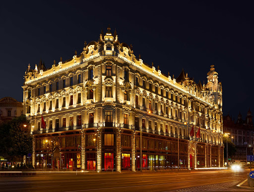 Buddha-Bar-Hotel-Budapest-Klotild-Palace.jpg - Buddha-Bar Budapest in Hungary mixes the chic style of the Buddha Bar's Asian colonial design with the tradition and grace of the 100-year-old Klotild Place. It's a hotel, restaurant, spa and entertainment center all under one roof, in the heart of Budapest.