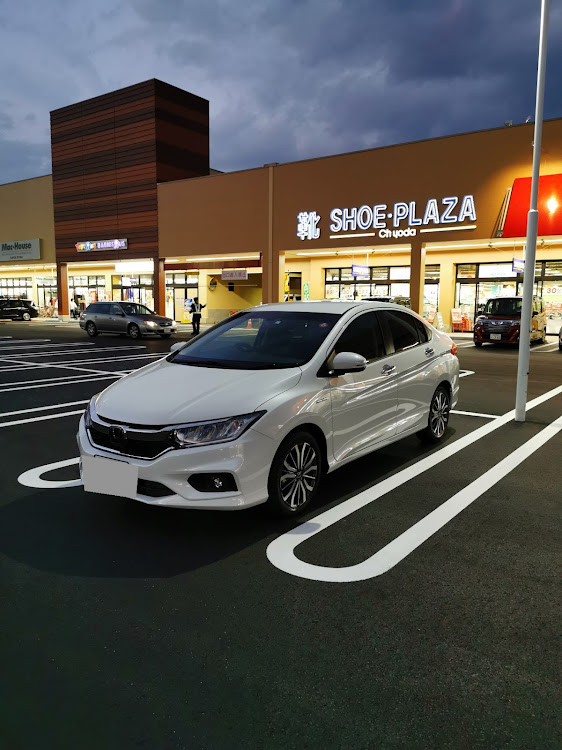 グレイスのマーケットシテｨの駐車場・自宅の駐車場・ホンダのディーラーに関するカスタム事例の投稿画像4枚目