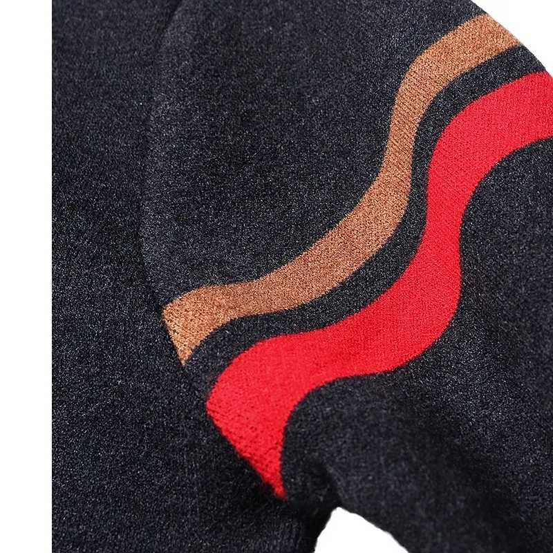 Nuovo maglione con fondo a maglia jacquard a righe semplici con lettere per mezza età, per un look confortevole e versatile.