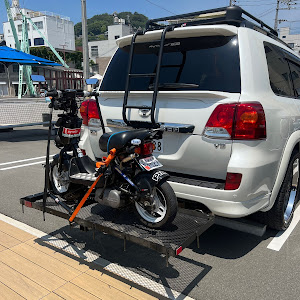 ランドクルーザー URJ202W