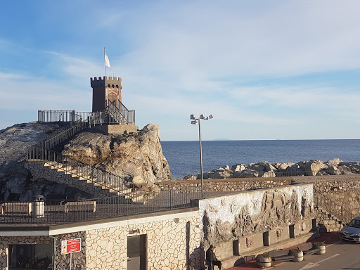 Monumento Ai Caduti Presso