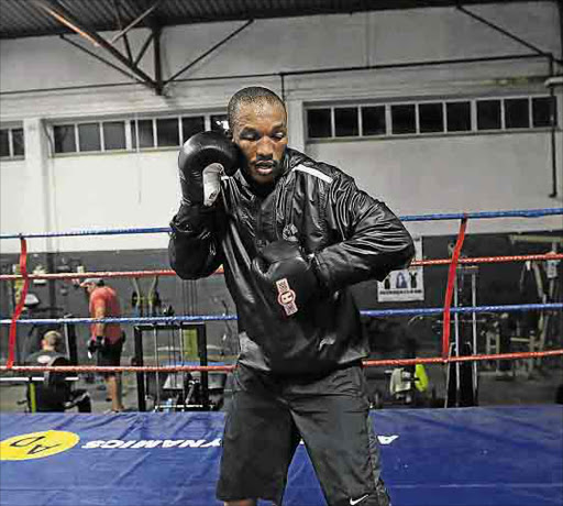 IN SHAPE: WBA featherweight boxing champion Simpiwe Vetyeka limbers up during a training session Picture: STEPHANIE LLOYD