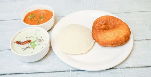 Vada (1 Pc) & Idli (1 Pc)