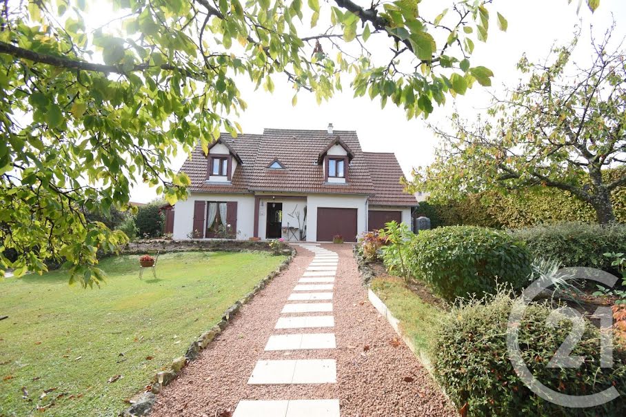 Vente maison 5 pièces 156.62 m² à Bellerive-sur-Allier (03700), 394 800 €