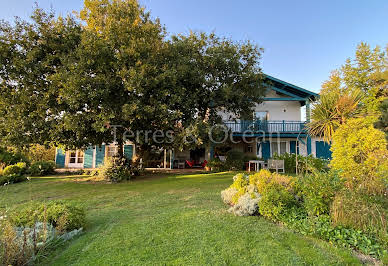 Maison avec piscine et terrasse 3