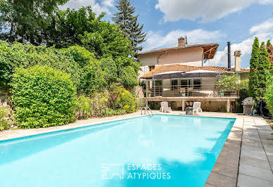 Maison avec piscine et terrasse 2