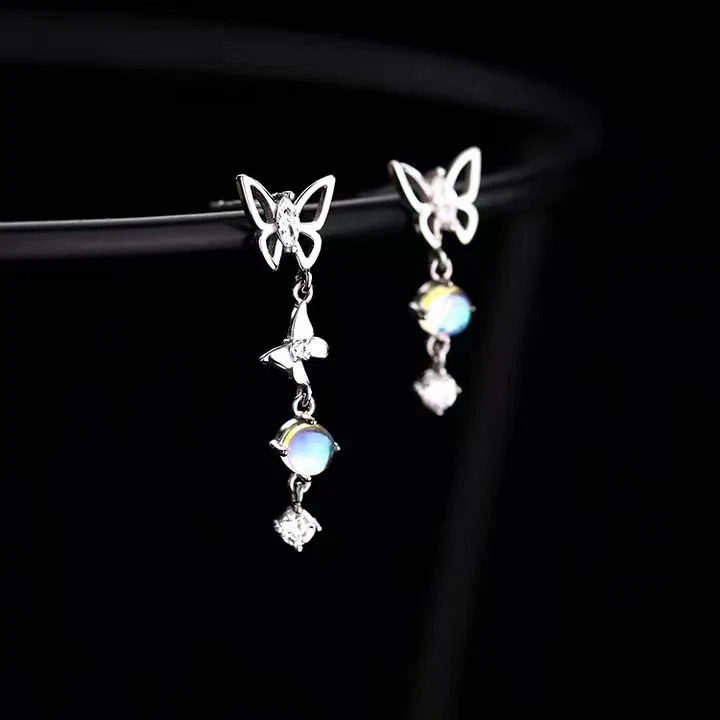 Moonlight Stone vlinder oorknopjes voor dames. Subtiele elegantie en glans. Vrouwelijk design, perfect om uw look te verfraaien. Ideaal voor dagelijks gebruik.