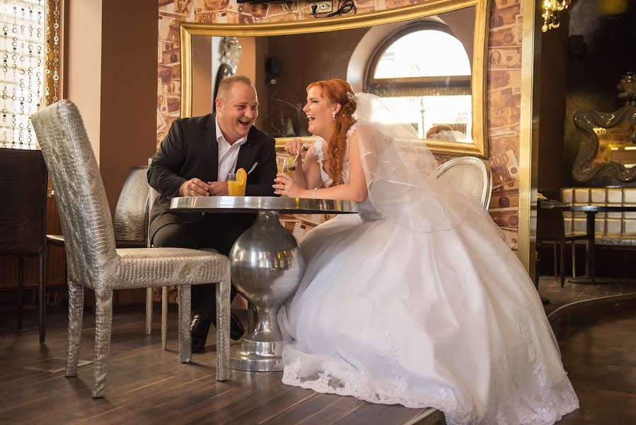 Fotografo di matrimoni Timmer László (timmerfotostudio). Foto del 19 novembre 2020