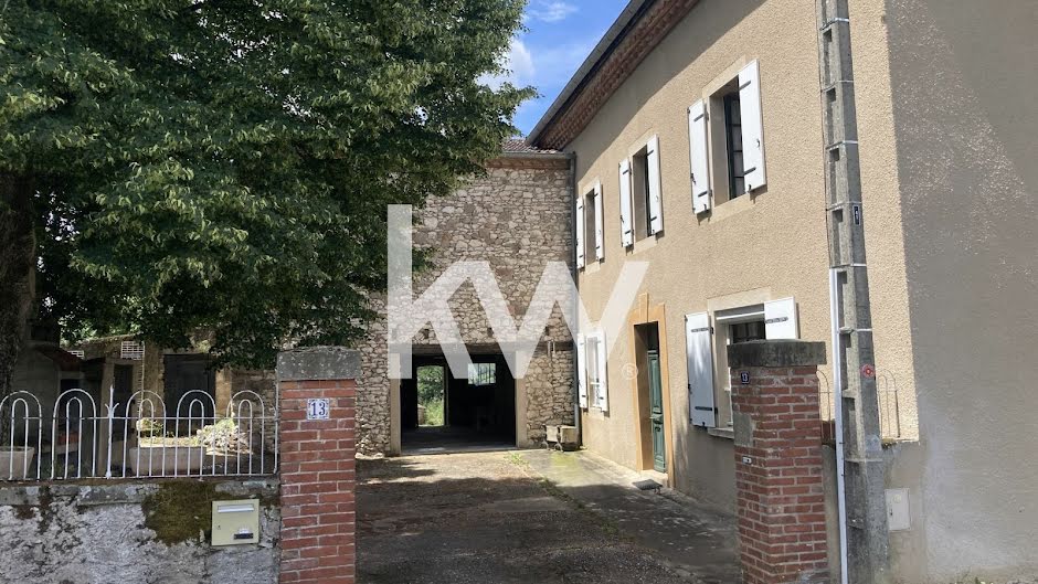 Vente ferme 8 pièces 257 m² à Saint-Benoît-de-Carmaux (81400), 281 000 €